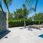 Dolmen Apartman Avola