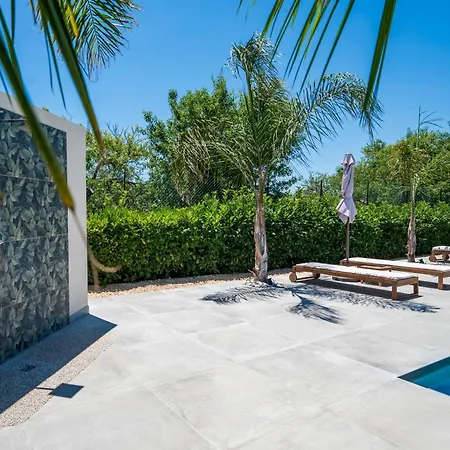 Dolmen Con Piscina Appartamento Avola
